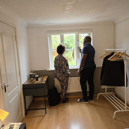 Meadthames View Apartment Thamesmead  Ngoại thất bức ảnh