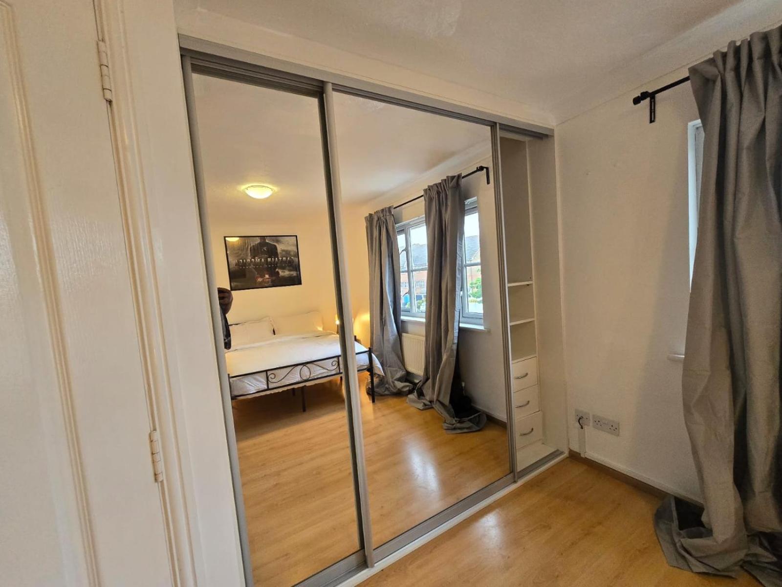 Meadthames View Apartment Thamesmead  Ngoại thất bức ảnh